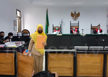 Sri Wahyuni Daeng Matona usai menjadi saksi dalam Sidang lanjutan kasus dugaan korupsi pengadaan lahan jalan Gorontalo Outer Ring Road (GORR), dengan terdakwa Ibrahim dan farid Siradju, yang digelar di Pengadilan Tipikor Gorontalo, Senin ( 15/2/2020).