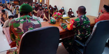 Babinsa Koramil 01/Paguat, Kodim 1313/Pohuwato melaksanakan kampanye kreatif Penerimaan TAMTAMA PK TNI-AD Gel 1 TA 2021 di Madrasah Alia Negeri Paguat, Kabupaten Pohuwato, Kamis (18/2/2021).