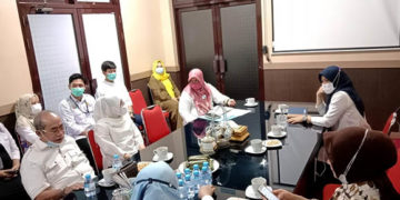 Tim Reses Dewan perwakilan Rakyat (DPRD) Provinsi Gorontalo, Dapil I Kota Gorontalo yang terdiri dari Adhan Dambea, Indiriani Dunda, serta Arifin Ali melakukan rapat dengar pendapat di Kantor Balai Prasarana Pemukiman Wilayah Gorontalo, Selasa (9/3/2021). Foto: Lukman Polimengo.