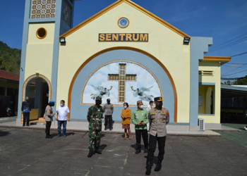 Untuk memastikan keamanan saat umat kristiani melaksanakan ibadah Paskah, Komandan Korem 133/Nani Wartabone Brigjen TNI Bagus Antonov Hardito, bersama Kapolda Gorontalo Irjen Pol Dr. Akhmad Wiyagus, melaksanakan Briefing untuk pemantauan Gereja, bertempat di Rumah Dinas Kapolres Kota Gorontalo Jl. P. Kalengkongan, Hulonthalangi - Kota Gorontalo, Minggu (4/4/2021).