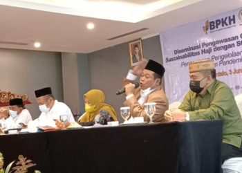 Anggota Dewan Pengawas (DEWAS) Badan Pengelola Keuangan Haji (BPKH), Masudi Syuhud, saat memberikan pemaparan pada kegiatan diseminasi pengawasan operasional dan sustainabilitas haji dengan stakeholder perhajian, di Kota Gorontalo, Kamis (3/6/2021).