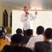 Kasdin Lato, saat memberikan materi pada kelas Character Bulidding dan Motivasi kepada warga binaan di Lapas Kelas II Gorontalo.
