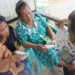 Petugas dari BPJS kesehatan Boalemo tengah menjelaskan manfaat dan penggunaan aplikasi Mobile JKN kepada warga Desa Bajo, Kecamatan Tilamuta. Foto: Lukman Polimengo/mimoza.tv)