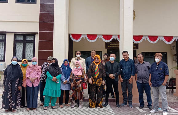 Keluarga ahli waris  lahan di Kecamatan Tomilito, Gorontalo Utara menggugat PT Gorontalo Listrik Perdana (GLP) lantaran belum membayar lahan seluas sekitar 67 hektar. Foto: Lukman Polimengo.