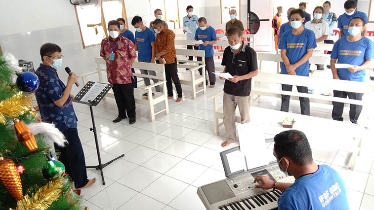 Ibadah perayaan Hari Natal di Lembaga Pemasyarakatan (Lapas) Kelas IIA Gorontalo. Foto: Lukman Polimengo.