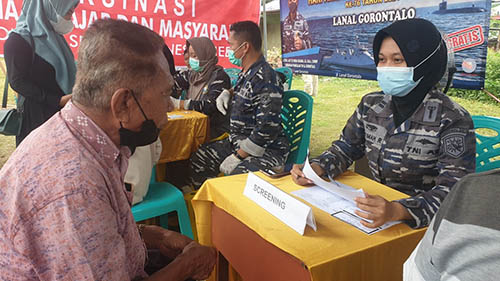 Kegiatan Serbuan Vaksinasi yang digelar Lanal Gorontalo