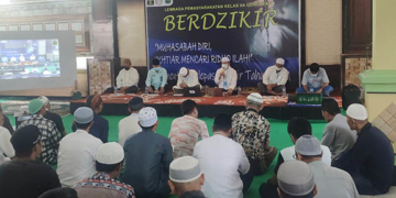 Menutup tahun 2021, keluarga besar Lembaga Pemasyarakatan (Lapas) Kelas IIA Gorontalo bersama Warga Binaan Pemasyarakatan (WBP) menggelar muhasabah diri dan dzikir akbar yang dilaksanakan di Masjid At-Taubah Lapas Kelas IIA Gorontalo, Jumat (31/12/2021).