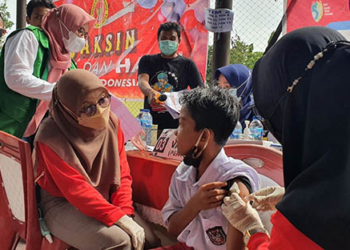 Kegiatan vaksinasi massal yang digelar oleh Kejaksaan negeri Boalemo dan badan BINDA Gorontalo, Senin (7/2/2022).