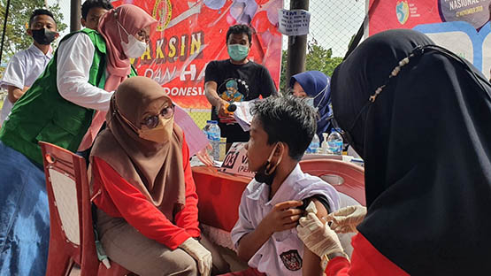 Kegiatan vaksinasi massal yang digelar oleh Kejaksaan negeri Boalemo dan badan BINDA Gorontalo, Senin (7/2/2022).
