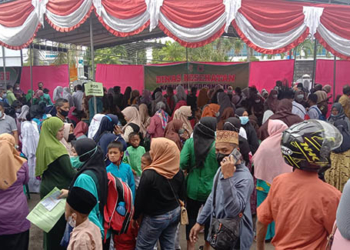 Antusias warga masyarakat mengikuti kegiatan vaksinasi yang digelar oleh Kejaksaan Tinggi Gorontalo, Kamis (24/3/2022). Foto : Lukman Polimengo/mimoza.tv.