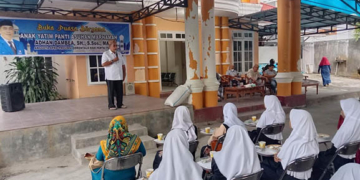 Anggota DPRD Provinsi Gorontalo, Adhan Dambea menggelar buka puasa bersama puluhan anak yatim piatu dari Panti Asuhan Marhamah, Kota Gorontalo, Senin (11/4/2022). Foto : Lukman Polimengo/mimoza.tv.