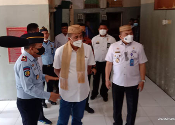 Wakil Menteri Hukum dan HAM (Wamenkumham) Edward O.S Hiariej bersama rombongan Kemenkumham mengadakan kunjungan ke Lembaga Pemasyarakatan (Lapas) Kelas II A Gorontalo, Sabtu (14/5/2022). Foto L Lukman Polimengo/mimoza.tv.