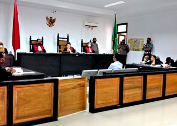 Sidang lanjutan kasus pencemaran nama baik dengan terdakwa Anggota DPRD Provinsi Gorontalo, Adhan Dambea kembali dilanjutkan di Pengadilan Negeri Tipikor Gorontalo, Jumat (27/5/2022).Foto : Lukman Polimengo/mimoza.tv