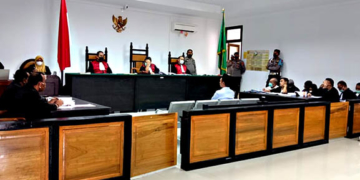 Sidang lanjutan kasus pencemaran nama baik dengan terdakwa Anggota DPRD Provinsi Gorontalo, Adhan Dambea kembali dilanjutkan di Pengadilan Negeri Tipikor Gorontalo, Jumat (27/5/2022).Foto : Lukman Polimengo/mimoza.tv