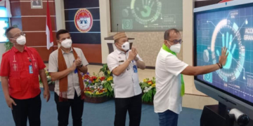 Menutup rangkaian kegiatan Safari Kerja, Wakil Menteri Hukum dan HAM (Wamenkumham) Edward Omar Sharif Hiariej bersama rombongan menyambangi Kantor Wilayah Kemenkum HAM Provinsi Gorontalo, sekaligus meresmikan aplikasi dan layanan inovasi, Sabtu (14/5/2022). Foto : Lukman Polimengo.mimoza.tv