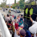 Puluhan warga Desa Bongohulawa, Kabupaten Gorontalo menggelar unjuk rasa di depan Kantor Kejaksaan Tinggi (Kejati) Gorontalo, Rabu (29/6/2022). Foto : Lukman Polimengo/mimoza.tv.