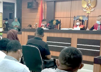 Para saksi yang merupakan admin FX Family, saat memberikan keterangan dalam persidangankasus investasi bodong di Pohuwato, yang digelar dfi PN Gorontalo, Selasa (28/6/2022). Foto : Lukman Polimengo/mimoza.tv.