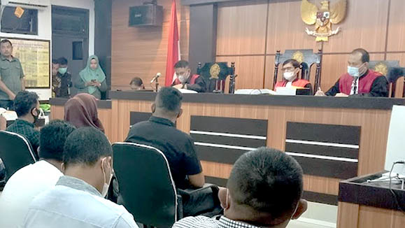 Para saksi yang merupakan admin FX Family, saat memberikan keterangan dalam persidangankasus investasi bodong di Pohuwato, yang digelar dfi PN Gorontalo, Selasa (28/6/2022). Foto : Lukman Polimengo/mimoza.tv.