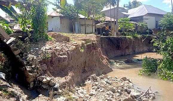 Kondisi sungai di Desa Ombulo, Kecamatan Limboto Barat, Kabupaten Gorontalo. Foto : Istimewa.