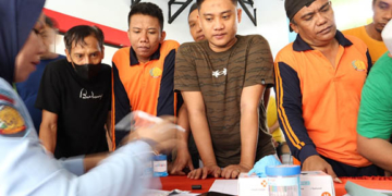 Upaya mencegah dan memberantas peredaran Narkoba , Lembaga Pemasyarakatan (Lapas) Kelas IIA Gorontalo mengadakan tes urin bagi 10 orang petugas Lapas dan 134 orang warga binaan pemasyarakatan (WBP), juga bersama juga peserta rehabilitasi sosial yang digelar di Aula Lapas Gorontalo, Selasa (7/6/2022).