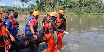 Setelah tenggelam di Bendungan Asparaga pada hari Minggu (12/6) lalu, akhirnya Tim SAR gabungan menemukan jasad Zakaria Umar, salah seorang warga Desa Mohiyolo, Kecamatan Asparaga, Kabupaten Gorontalo, Selasa (14/6/2022).