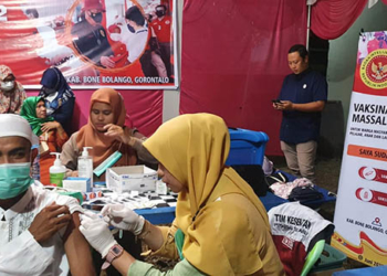 Mendukung dan mensukseskan pelaksanaan Musabaqah Tilawatil Quran (MTQ) Ke X tingkat Provinsi Gorontalo, Badan Intelijen Negara Daerah (Binda) Gorontalo bekerjasama dengan Dinas Kesehatan Provinsi Gorontalo dan Pemerintah Kabupaten Bone Bolango melaksanakan vaksinasi.