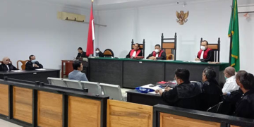 Dr. Agus Riwanto SH. CLA saat menberikan keterangan sebagai saksi ahli dalam sidang pencemaran nama baik yang digelar di Pengadilan TIPIKOR dan Hubungan Industrial Gorontalo, Selasa (20/7/2022). Foto : Lukman Polimengo/mimoza.tv.