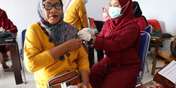Mengantisipasi adanya lonjakan pengunjung terkait dengan kebijakan tentang layanan tatap muka antara warga masyarakat dengan warga binaan pemasyarakatan (WBP), Lembaga pemasyarakatan (Lapas) Kelas IIA Gorontalo menggandeng Dinas Kesehatan Kota Gorontalo, dengan jalan mendirikan posko layanan vaksinasi.