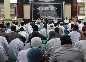 Momentum peringatan Tahun Baru Islam 1 Muharam 1444 Hijriyah, Lapas Kelas IIA Gorontalo mengelar kegiatan Dzikir Akbar yang digelar di Selasar Pondopo Masjid At-Taubah, Sabtu,(30/7/2022).Foto : Humas Lapas Gorontalo.