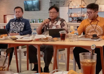 Kepala Kantor Perwakilan Bank Indonesia (KPBI) Provinsi Gorontalo, Ronny Widjijarto Purubaskoro (tengah), saat kegiatan Ngopi Sore Bareng Media, yang digelar di salah satu restoran di Kota Gorontalo, Selasa (16/8/2022). Foto : Lukman Polimengo/mimoza.tv.