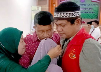 Rumah Restoratif Justice ‘Mohutato’ Kejaksaan Negeri Bone Bolango kembali menggelar musyawarah mendamaikan Awaludin Kamba selaku korban, dan Kaisar, selaku tersangka, Kamis (25/8/2022). Foto : Lukman Polimengo/mimoza.tv