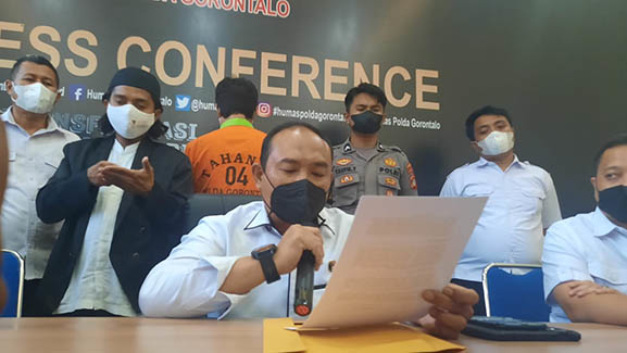 Penyidik di Ditreskrimsus Polda Gorontalo akhirnya resmi menetapkan IPH alias Helmy sebagai tersangka dalam dugaan kasus korupsi dana hibah Komite Olahraga Nasional Indonesia (KONI) Kabupaten Gorontalo Tahun Anggaran 2020, Rabu (10/8/2022).