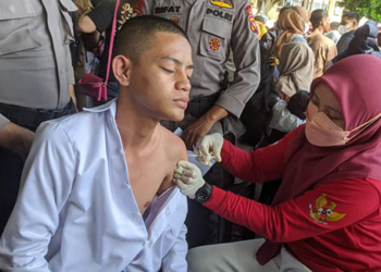 Polda Gorontalo Bersama dengan Polres jajarannya secara serentak menggelar Gebyar Vaksinasi Massal Covid-19, Selasa (9/8/2022). Kegiatan tersebut dilaksanakan, dan bekerja sama dengan berbagai pihak, dalam rangka memperingati HUT Kemerdekaan RI ke 77.