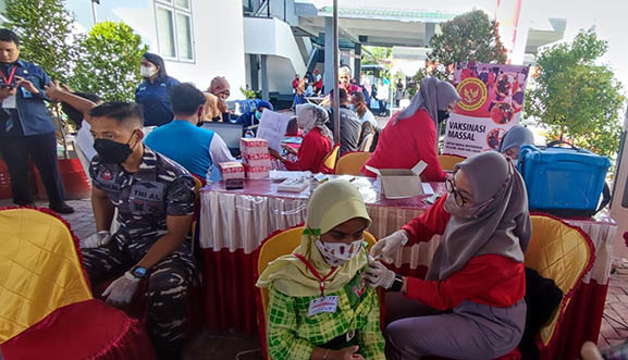 Kegiata vaksinasi dan imunisasi massal dalam rangka peringatan Hari Dharma Karya Dhika ke-77 Tahun 2022, yang digelar oleh Kantor Wilayah (Kanwil) Kemenkumham Provinsi Gorontalo, Kamis (11/8/2022).