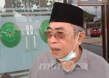 Adhan Dambea : Foto : Lukman Polimengo.