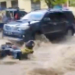 Seorang pemotor yang mencoba menerobos air malah nyaris hanyut, tidak kuat menerjang arus deras banjiryang terjadi di Desa Labanu, Kecamatan Tibawa, Kabupaten Gorontalo. Foto : tangkapan layar