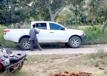Tangkapan layar video empat petani sawit di Desa Pangeya, Kecamatan Wonosari, Kabupaten Boalemo, Provinsi Gorontalo yang dijemput paksa oleh pihak kepolisian menggunakan mobil perusahaan sawit, Jumat (2/9/2022).