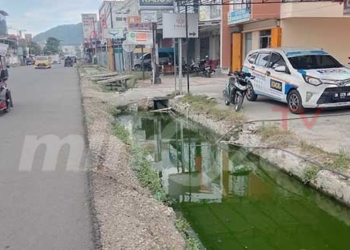 Proyek pengerjaan saluran air yang ada di Jalan Panjaitan, Kota Gorontalo. Foto : Lukman Polimengo/mimoza.tv.