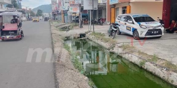 Proyek pengerjaan saluran air yang ada di Jalan Panjaitan, Kota Gorontalo. Foto : Lukman Polimengo/mimoza.tv.