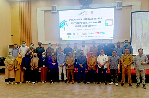 Asosiasi Media Siber Indonesia (AMSI) Provinsi Gorontalo bekerja sama dengan Dinas Kominfo Kota Gorontalo menggelar pelatihan literasi berita untuk publik melawan Mis dan Disinformasi, Selasa (27/9/22).