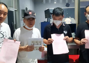 Empat terdakwa kasus bisnis batu hitam masing-masing; Huang Dingshen, Chen Jinping, Gan Hang Son, dan Gan Caifeng.