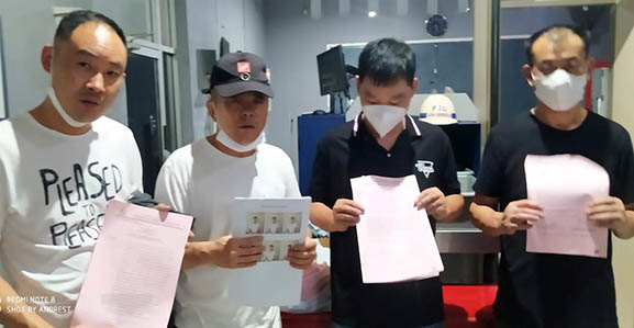 Empat terdakwa kasus bisnis batu hitam masing-masing; Huang Dingshen, Chen Jinping, Gan Hang Son, dan Gan Caifeng.