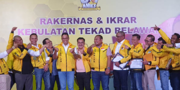 Sejumlah kader Pasrtai Golkar saat mendeklarasikan diri mendukung Anies Baswedan sebagai Capres 2024. Foto : Istimewa.