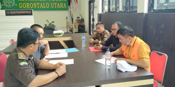 Kejaksaan Negeri (Kejari) Gorontalo Utara menerimar tahap II atau penyerahan tersangka dan barang bukti, Direktur BUMD Tinelo Lipu berinisial RD, yang merupakan tersangka kasus dugaa tindak pidana korupsi  BUMD PT. Tinelo Lipu tahun 2017-2018.