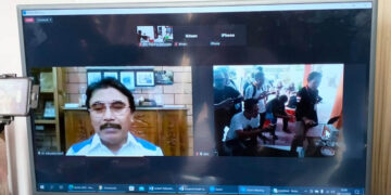 Wawancara awak media dengan Calon Anggota DPD RI, Adhyaksa Dault, di kantor KPUD Provinsi Gorontalo. Foto : Lukman Polimengo/mimoza.tv.