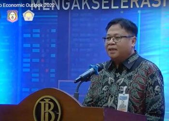 Tangkapan layar, Kepala Bank Indonesia KPw Gorontalo, Rudi Widijanto Purubaskoro saat menberikan sambutan dalam kegiatan Gorontalo Economic Outlook Tahun 2022 dengan Tema “Potensi dan Tantangan Kemandirian Fiskal Gorontalo dalam Mengakselerasi Pertumbuhan Ekonomi Daerah”, Jumat (16/12).