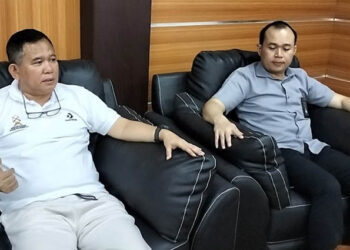 Ketua PN Gorontalo, Rendra Yozar Dharma Putra SH MH. (baju putih) bersama Jurubicara PN Gorontalo, Irwanto SH. Foto : Lukman Polimengo/mimoza.tv