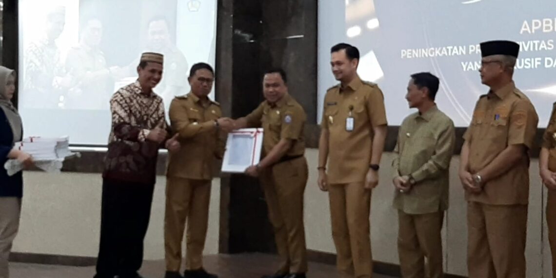 Kantor Wilayah Direktorat Jenderal Perbendaharaan (DJPB) Provinsi Gorontalo hari ini menggelar Treasury Awar, sekaligus penyerahan DIPA, Alokasi Transfer Ke Daerah dan Dana Desa (TKDD) tahun 2023, Senin (12/12/2022).