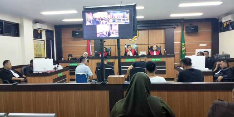 Sidang kasus bisnis batu hitam yang melibatkan 4 warga negara asing (WNA), di Pengadilan Negeri Gorontalo. Foto : Lukman Polimengo/mimoza.tv.