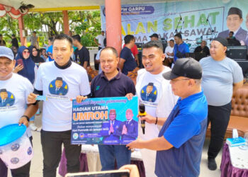 Jalan sehat bersama Sawaludin, dengan hadiah utama paket Umroh ke Tanah Suci, yang digelar oleh DPW GARPU Provinsi Gorontalo, Minggu (29/1/2022). Foto : Lukman Polimengo/mimoza.tv.